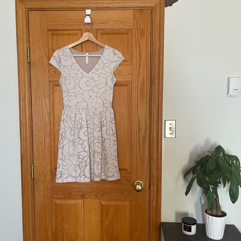 Gilli Lace Cap Sleeve Cocktail Dress